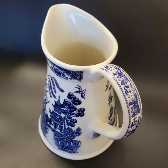 Pristine Regal England Blue Willow 7 1/8" Pitcher - Picture 11 of 16
